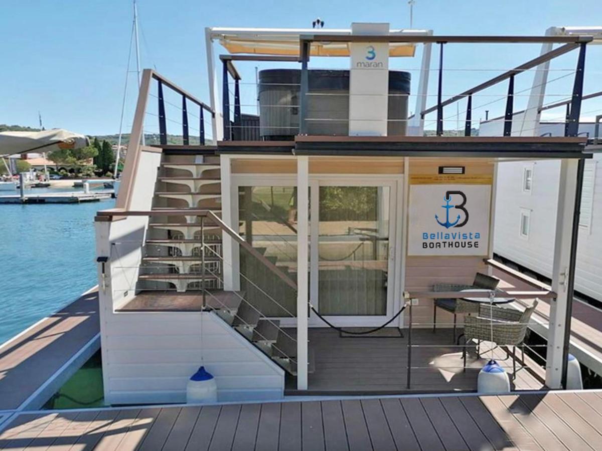 Bellavista Houseboat