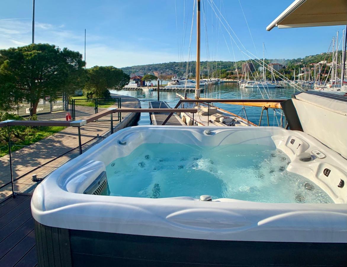 Bellavista Houseboat *